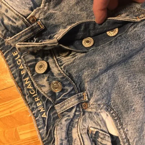 American Eagle Tomgirl Jeans Size 2 Distressed High Rise Mom Denim - Picture 7 of 7